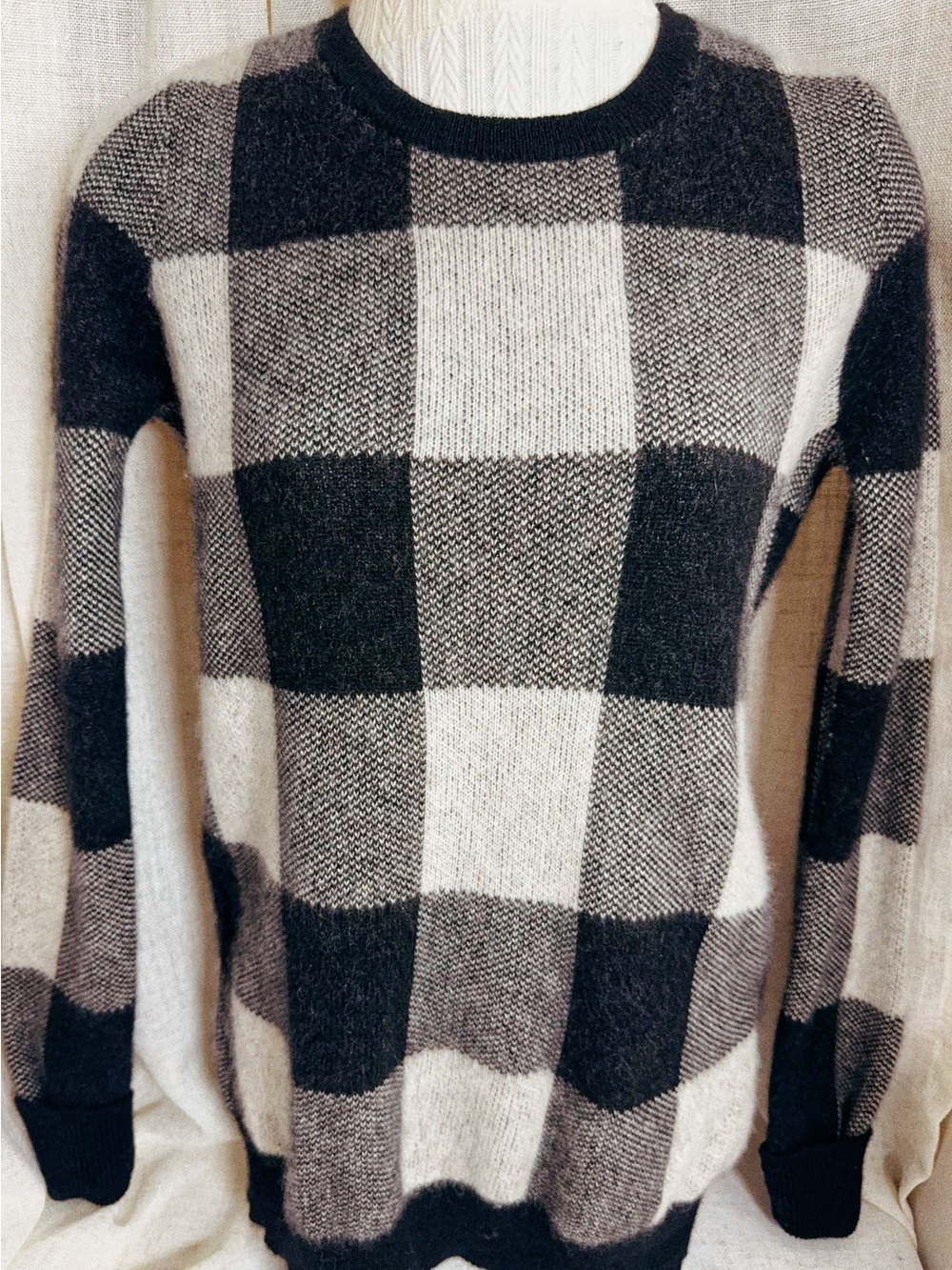 🖤🤍 AQUA 100% Cashmere Buffalo Check Sweater • Black & Cream • S